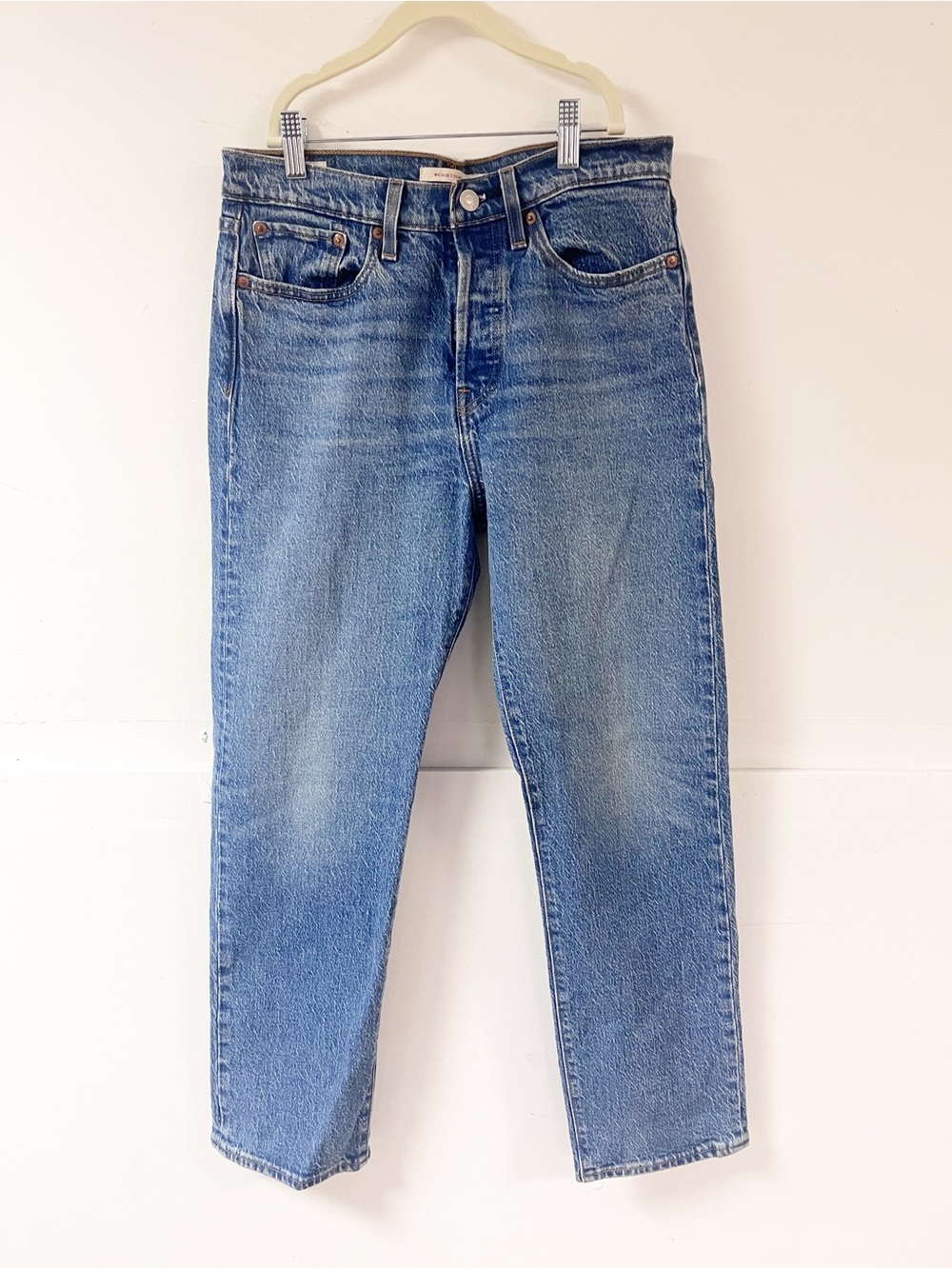 Levi’s Wedgie Straight Jeans Women’s Size 28 Light Wash High Rise Button Fly